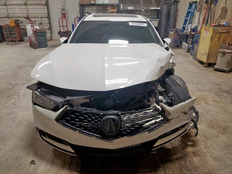 19UUB2F6XJA013340 - 2018 ACURA TLX TECH+A Белый фото 5