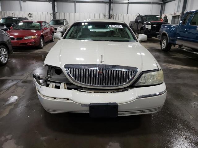 1LNHM81W14Y688716 - 2004 LINCOLN TOWN CAR EXECUTIVE GOLD photo 5