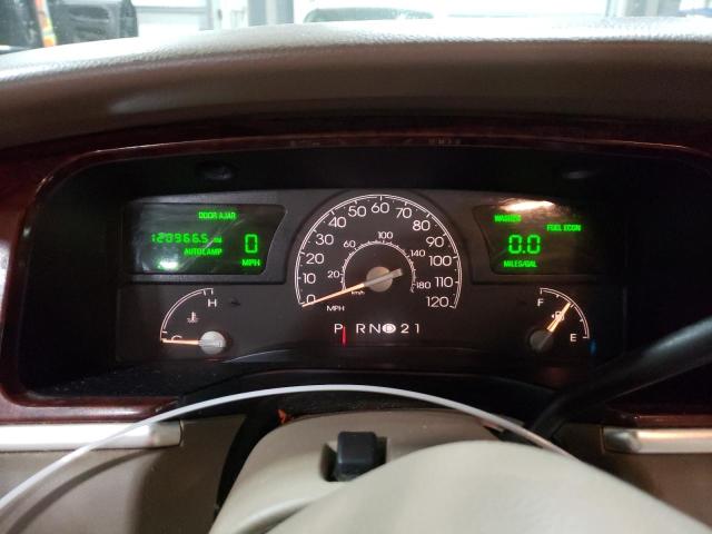 1LNHM81W14Y688716 - 2004 LINCOLN TOWN CAR EXECUTIVE GOLD photo 9