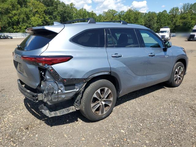 5TDGZRBH0MS108262 - 2021 TOYOTA HIGHLANDER XLE BLUE photo 3