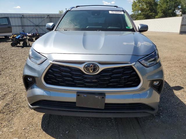 5TDGZRBH0MS108262 - 2021 TOYOTA HIGHLANDER XLE BLUE photo 5