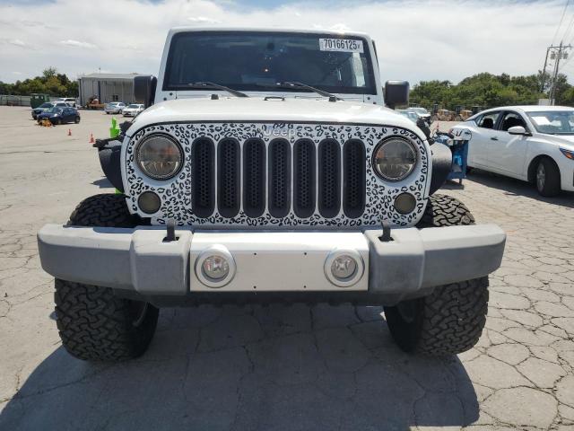 1C4BJWEG1FL644225 - 2015 JEEP WRANGLER U SAHARA WHITE photo 5
