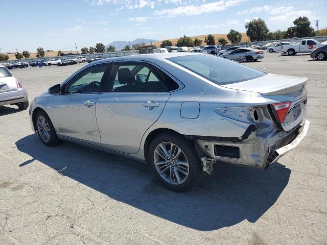 4T1BF1FKXGU230813 - 2016 TOYOTA CAMRY LE 银色 照片 2