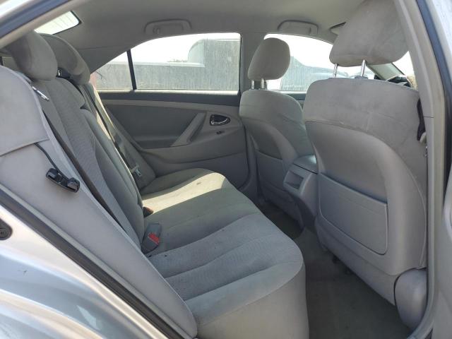 4T1BF3EK4AU070447 - 2010 TOYOTA CAMRY BASE SILVER photo 10
