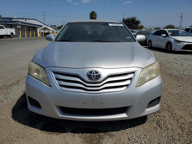 4T1BF3EK4AU070447 - 2010 TOYOTA CAMRY BASE SILVER photo 5