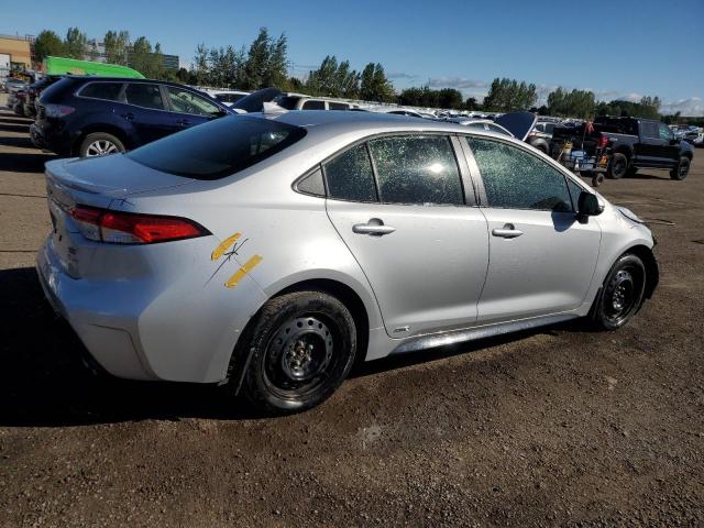 JTDBDMHE4SJ013786 - 2025 TOYOTA COROLLA LE SILVER photo 3