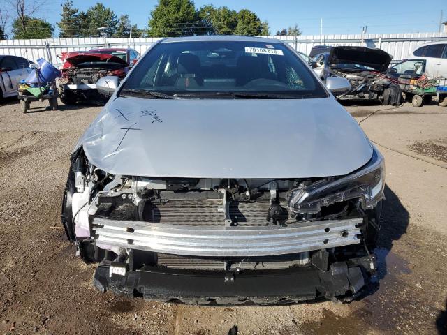 JTDBDMHE4SJ013786 - 2025 TOYOTA COROLLA LE SILVER photo 5