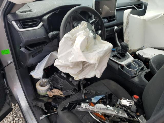 2T3H1RFVXSC325133 - 2025 TOYOTA RAV4 LE 银色 照片 8