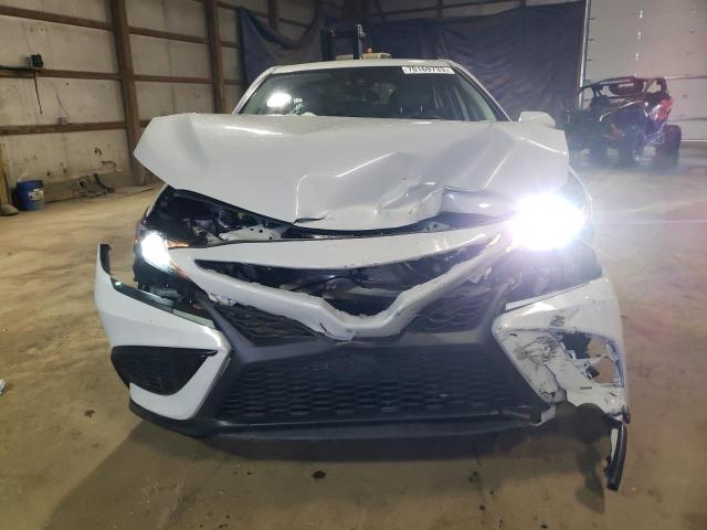 4T1G11AK0PU119554 - 2023 TOYOTA CAMRY SE NIGHT SHADE WHITE photo 5