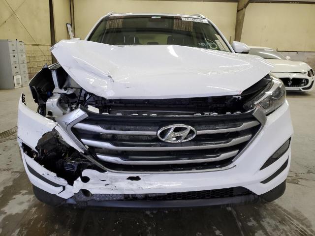 KM8J33A45JU632903 - 2018 HYUNDAI TUCSON SEL WHITE photo 5