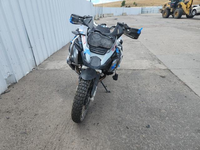 WB10M1304N6G05990 - 2022 BMW R 1250 GS ADVENTURE GRAY photo 2