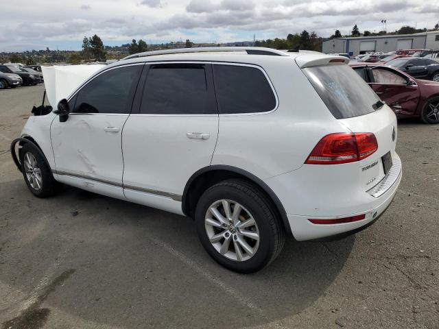 WVGEF9BPXDD000276 - 2013 VOLKSWAGEN TOUAREG V6 WHITE photo 2