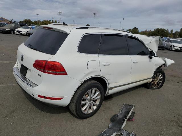 WVGEF9BPXDD000276 - 2013 VOLKSWAGEN TOUAREG V6 WHITE photo 3