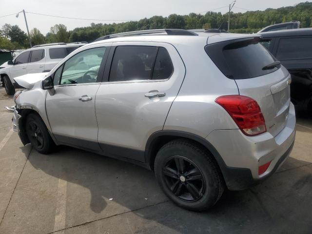 KL7CJLSBXJB588261 - 2018 CHEVROLET TRAX 1LT SILVER photo 2