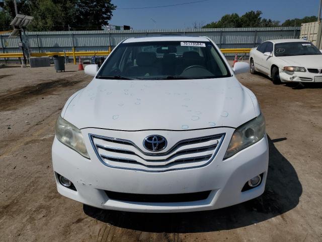 4T1BK3EK5AU605930 - 2010 TOYOTA CAMRY SE WHITE photo 5