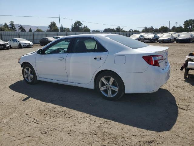 4T1BF1FK2CU528136 - 2012 TOYOTA CAMRY BASE WHITE photo 2