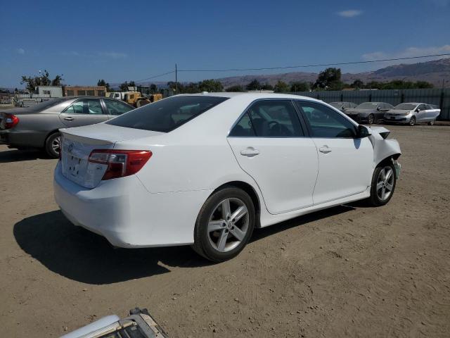 4T1BF1FK2CU528136 - 2012 TOYOTA CAMRY BASE WHITE photo 3