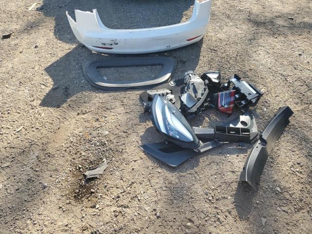 5YJ3E1EB6LF626513 - 2020 TESLA MODEL 3 Weiß Foto 12