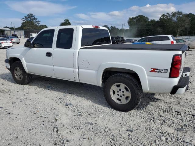 1GCEK19Z05Z228655 - 2005 CHEVROLET SILVERADO K1500 WHITE photo 2