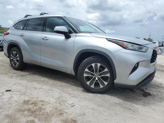 5TDGZRAH1LS501784 - 2020 TOYOTA HIGHLANDER XLE Արծաթագույն լուսանկար 4