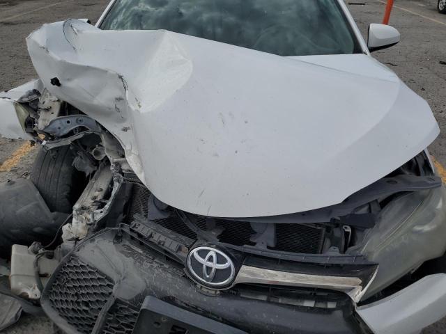 4T1BF1FK7GU210017 - 2016 TOYOTA CAMRY LE თეთრი ფოტო 11