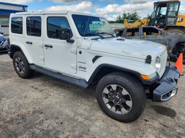 1C4HJXEG2JW172785 - 2018 JEEP WRANGLER U SAHARA Белый фото 4