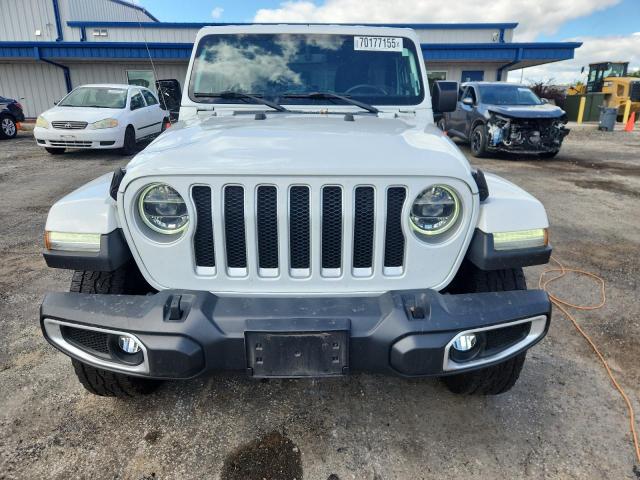 1C4HJXEG2JW172785 - 2018 JEEP WRANGLER U SAHARA Белый фото 5