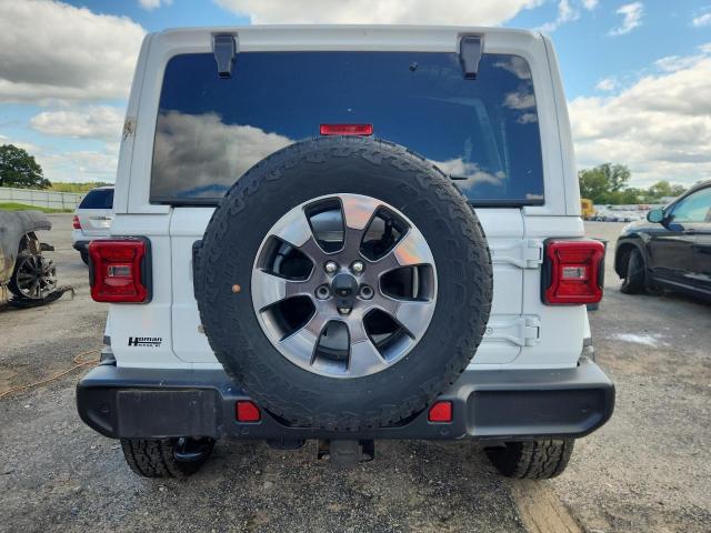 1C4HJXEG2JW172785 - 2018 JEEP WRANGLER U SAHARA Белый фото 6