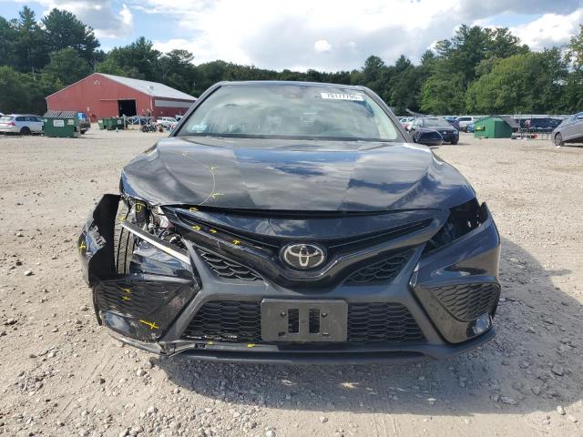 4T1G11BKXNU063960 - 2022 TOYOTA CAMRY SE BLACK photo 5