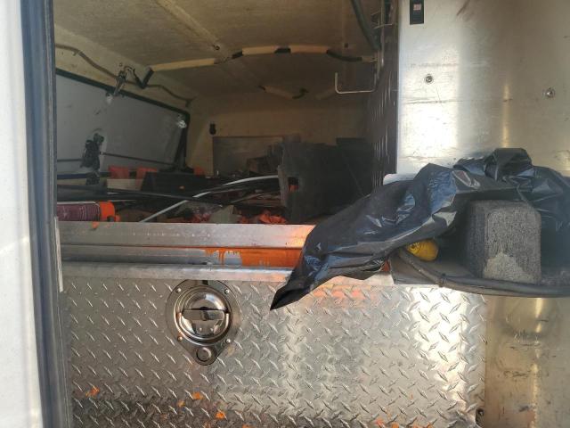 1GC0KUEG9FZ129303 - 2015 CHEVROLET SILVERADO K2500 HEAVY DUTY WHITE photo 10