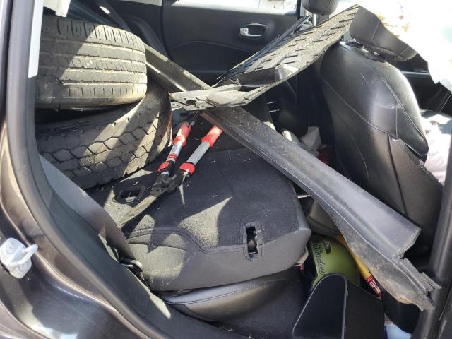 3C4NJDBB8JT325606 - 2018 JEEP COMPASS LATITUDE Сұр фото 13