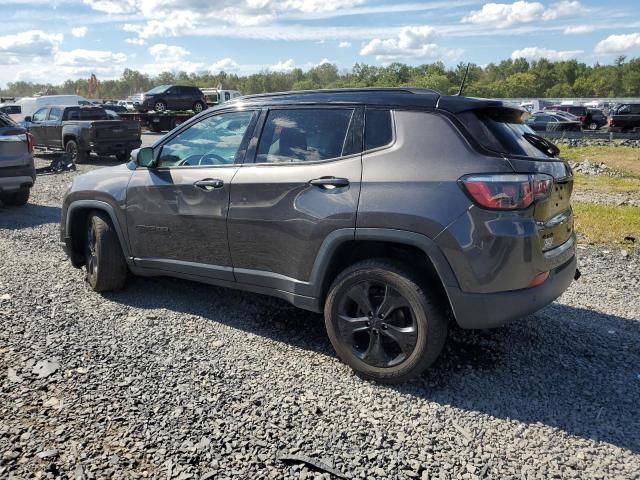 3C4NJDBB8JT325606 - 2018 JEEP COMPASS LATITUDE Сұр фото 2