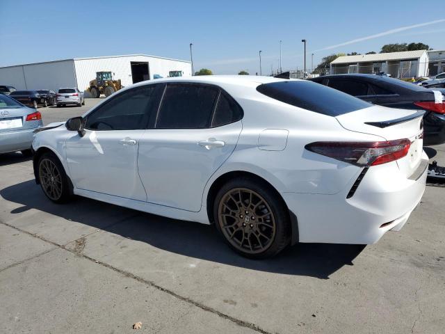 4T1G11AK3PU111044 - 2023 TOYOTA CAMRY SE NIGHT SHADE WHITE photo 2