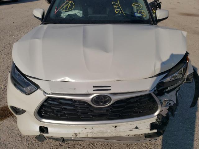 5TDGZRAHXLS510645 - 2020 TOYOTA HIGHLANDER XLE WHITE photo 12