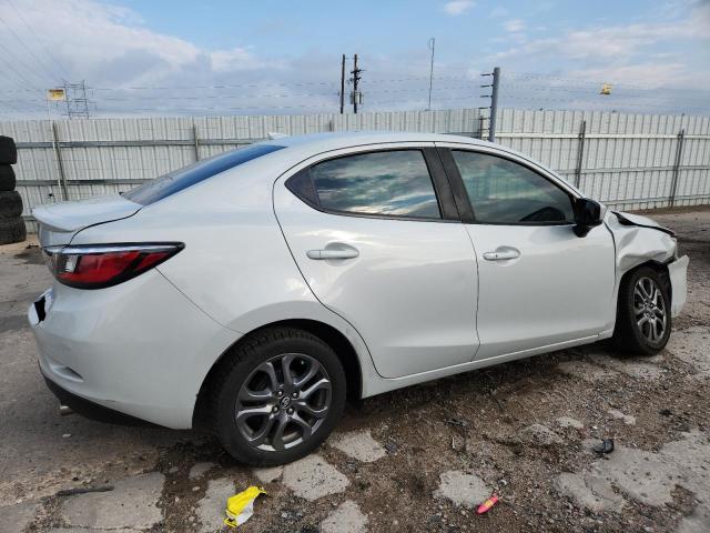 3MYDLBYV7KY514748 - 2019 TOYOTA YARIS L SILVER photo 3