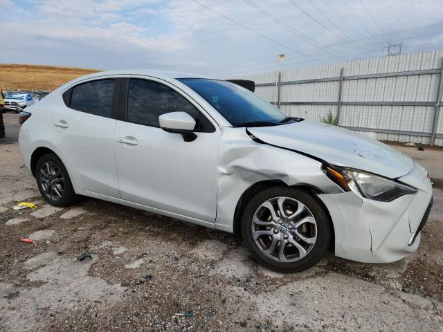 3MYDLBYV7KY514748 - 2019 TOYOTA YARIS L SILVER photo 4