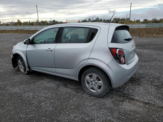 1G1JA6SH0F4133519 - 2015 CHEVROLET SONIC LS ვერცხლისფერი ფოტო 2