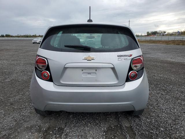 1G1JA6SH0F4133519 - 2015 CHEVROLET SONIC LS ვერცხლისფერი ფოტო 6