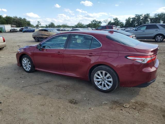 4T1C11AK4LU929424 - 2020 TOYOTA CAMRY LE RED photo 2