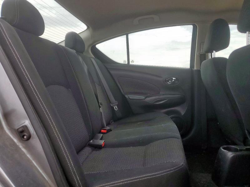 3N1CN7AP4JL812976 - 2018 NISSAN VERSA S GRAY photo 10