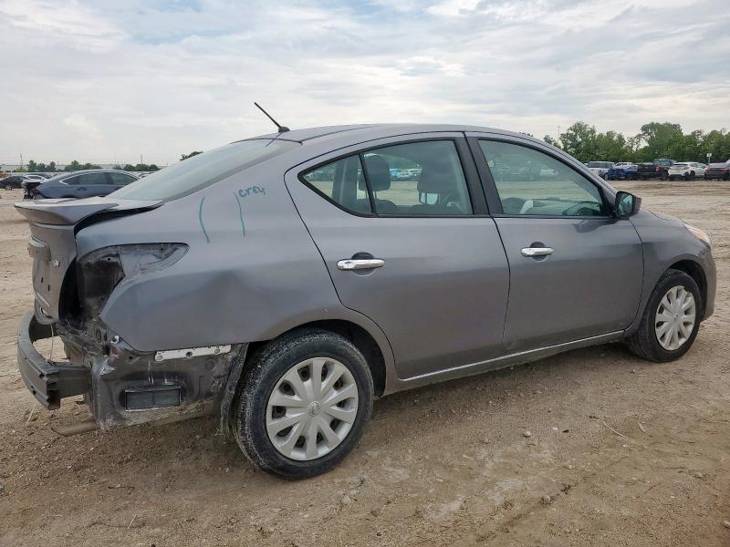 3N1CN7AP4JL812976 - 2018 NISSAN VERSA S GRAY photo 3