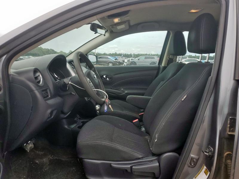 3N1CN7AP4JL812976 - 2018 NISSAN VERSA S GRAY photo 7