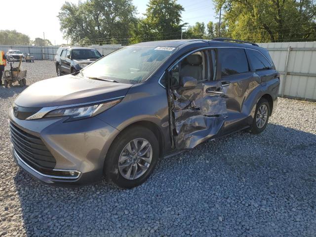 2022 TOYOTA SIENNA XLE, 