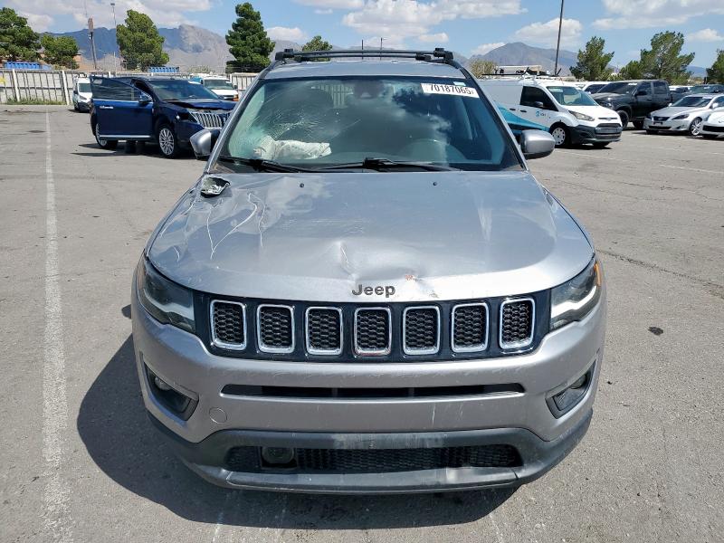 3C4NJDBB0JT393446 - 2018 JEEP COMPASS LATITUDE Srebrny zdjęcie 5