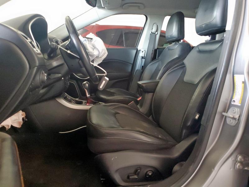 3C4NJDBB0JT393446 - 2018 JEEP COMPASS LATITUDE Srebrny zdjęcie 7