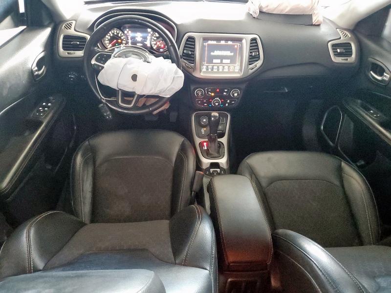 3C4NJDBB0JT393446 - 2018 JEEP COMPASS LATITUDE Srebrny zdjęcie 8