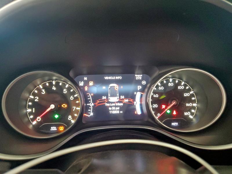 3C4NJDBB0JT393446 - 2018 JEEP COMPASS LATITUDE Srebrny zdjęcie 9