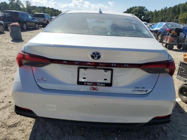 4T1A21FB8LU017926 - 2020 TOYOTA AVALON XLE WHITE photo 6