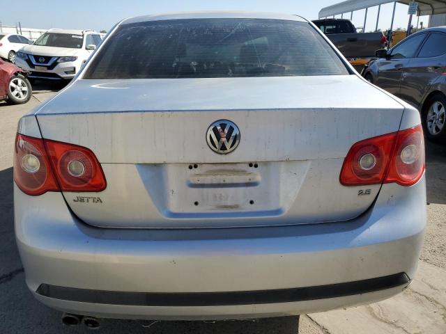 3VWRG71K45M624428 - 2005 VOLKSWAGEN NEW JETTA 2.5 SILVER photo 6