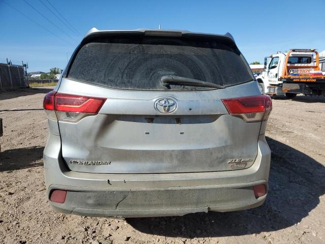 5TDJZRFH8JS540173 - 2018 TOYOTA HIGHLANDER SE SILVER photo 6